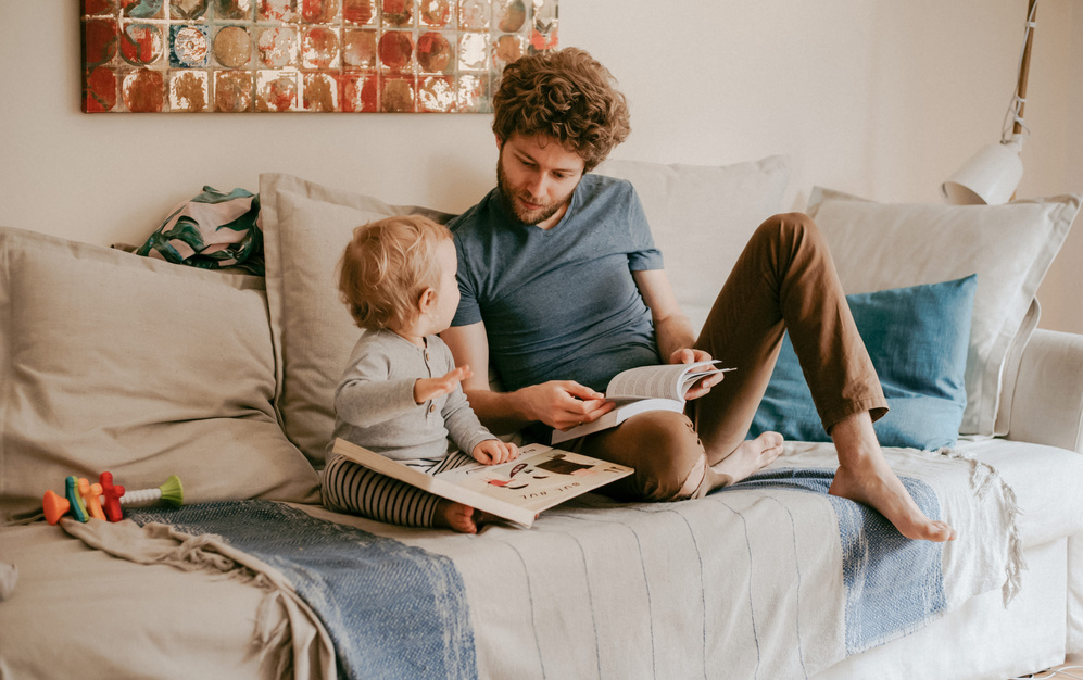 dad and baby reading books 