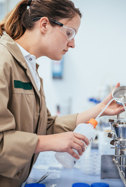 Mujer en el laboratorio